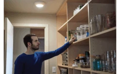 Mr. Beams MB991 Sensor Ultrahelle LED Deckenleuchte Batteriebetrieben Weiß -Outwell Verkaufsgeschäft 760154 5093582